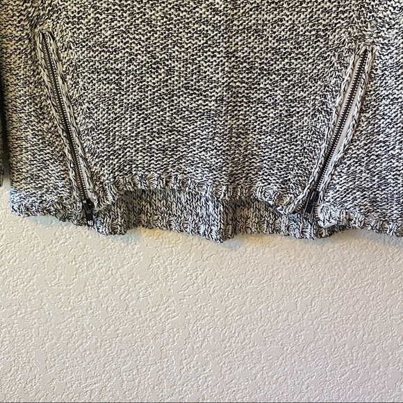 Razzle Dazzle‎ Scoop Neck Pullover Zipper Accent Sweater - Picture 5 of 9